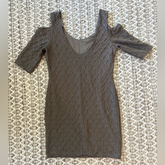 Dress - Picture 2 of 4